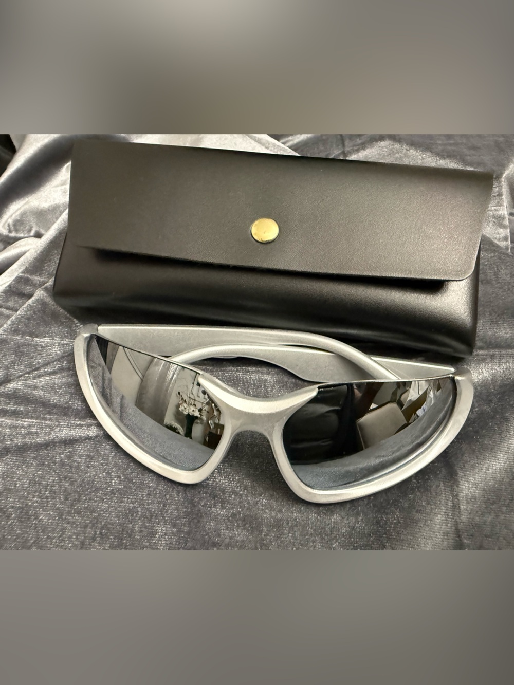 Silver Frame VR-Style Sunglasses with Black Case